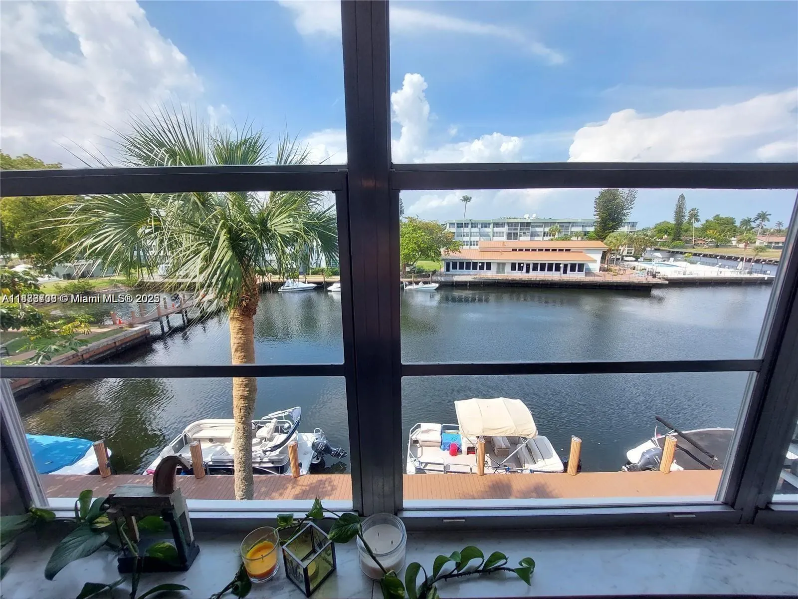 2741 Taft St, #305