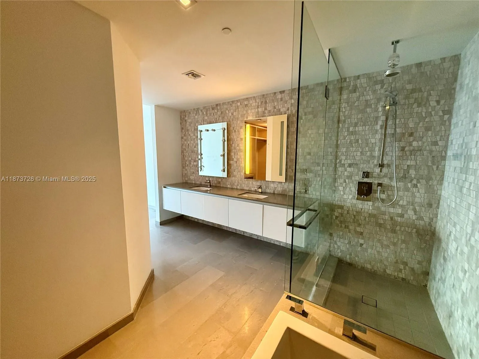 88 SW 7th St, #3105