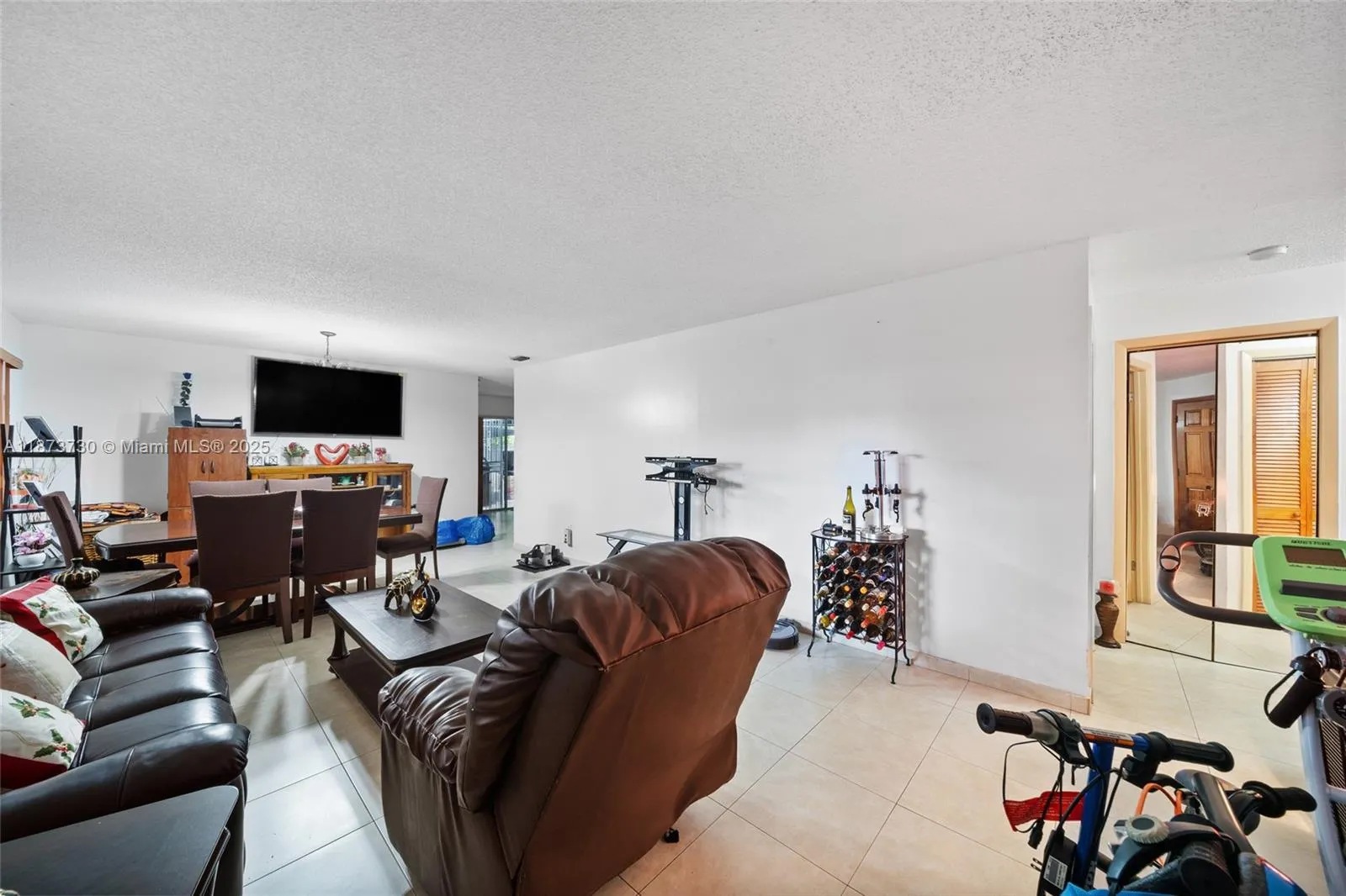 2500 SW 11th St