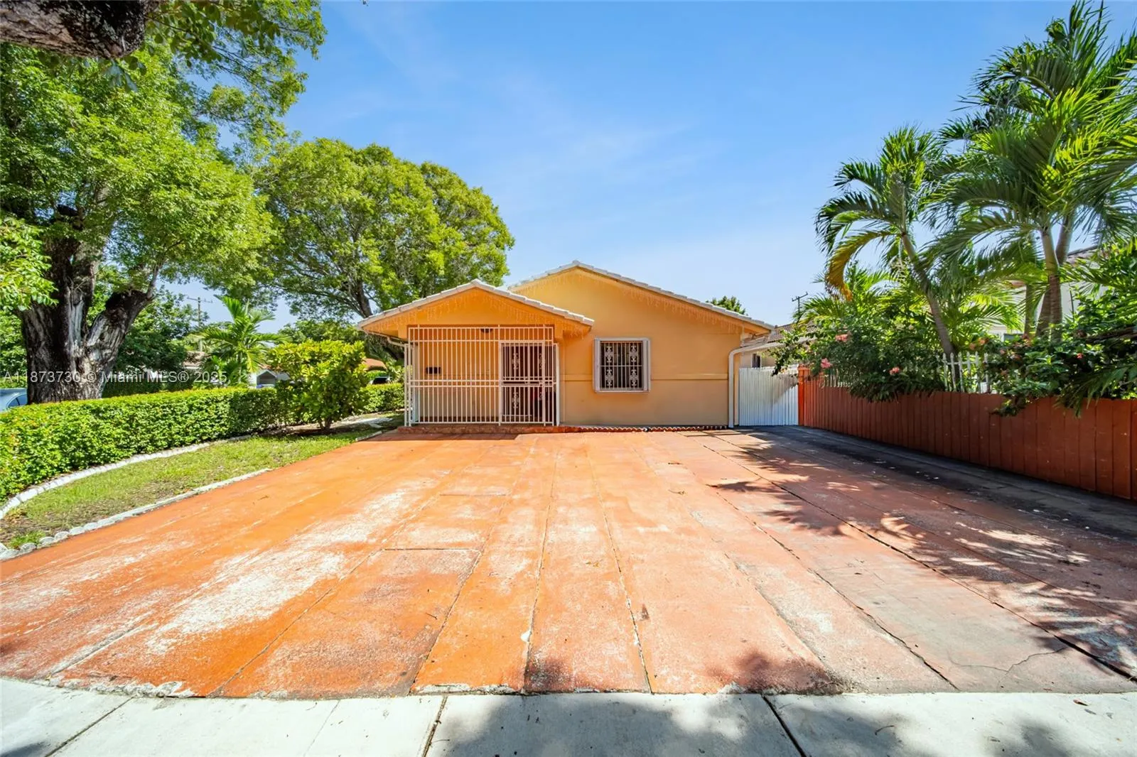2500 SW 11th St