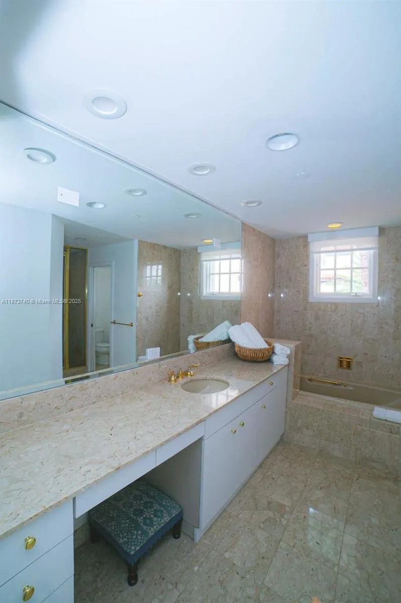 19237 Fisher Island Dr, #19237