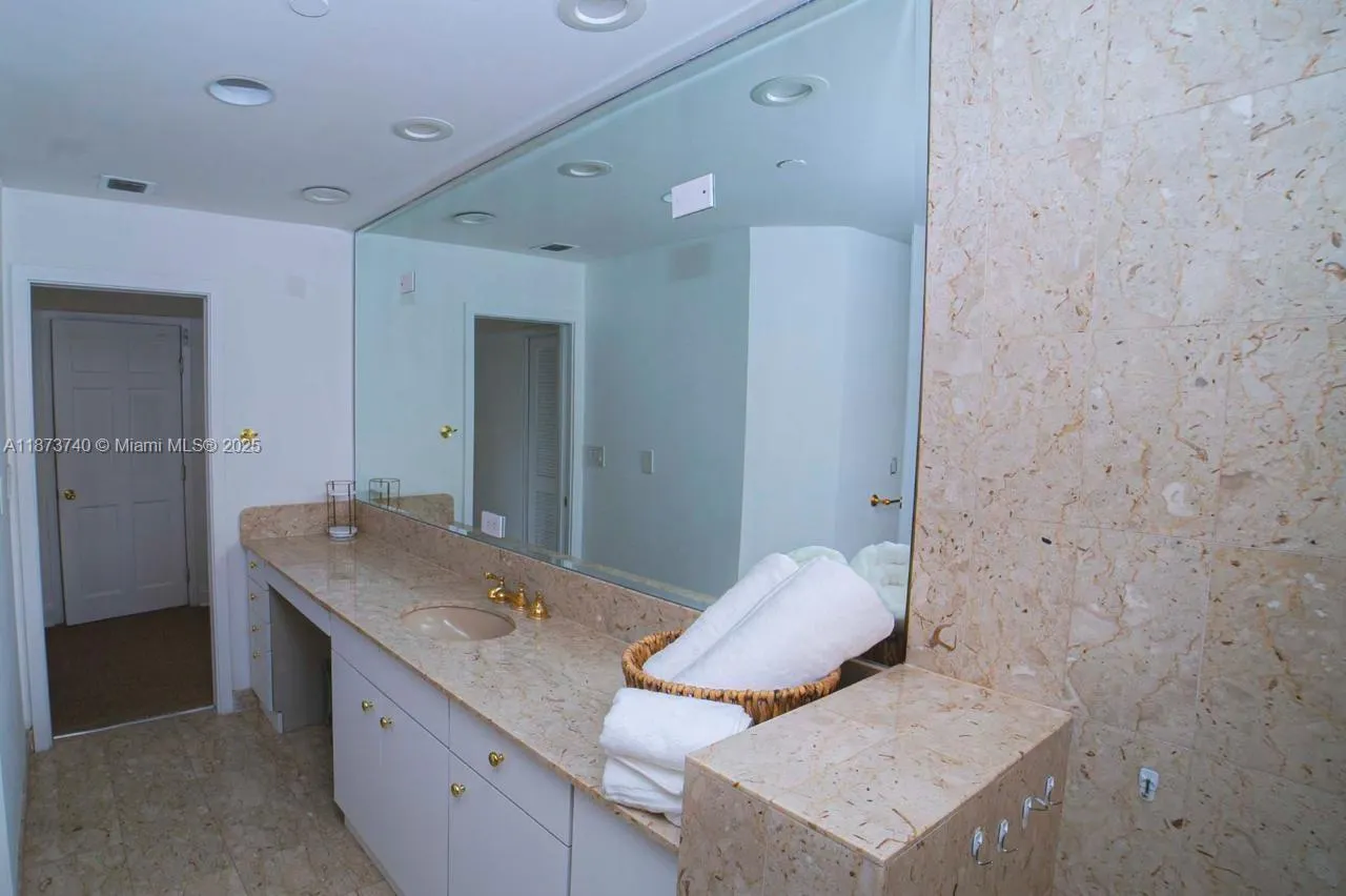 19237 Fisher Island Dr, #19237