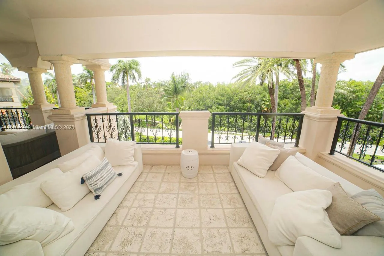 19237 Fisher Island Dr, #19237