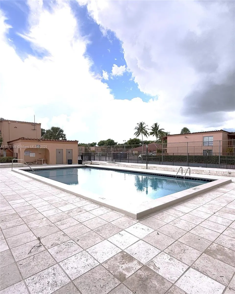 7121 Miami Lakes Dr, #Q8