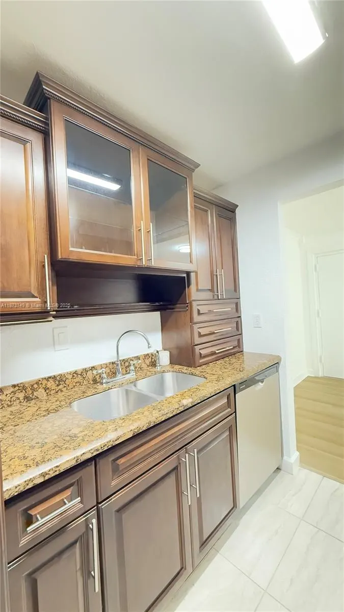 7121 Miami Lakes Dr, #Q8