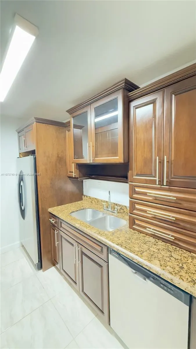 7121 Miami Lakes Dr, #Q8