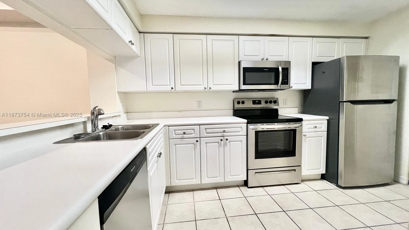 3019 Alcazar Pl, #202