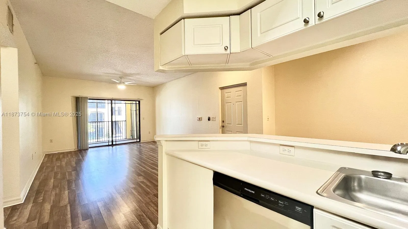 3019 Alcazar Pl, #202