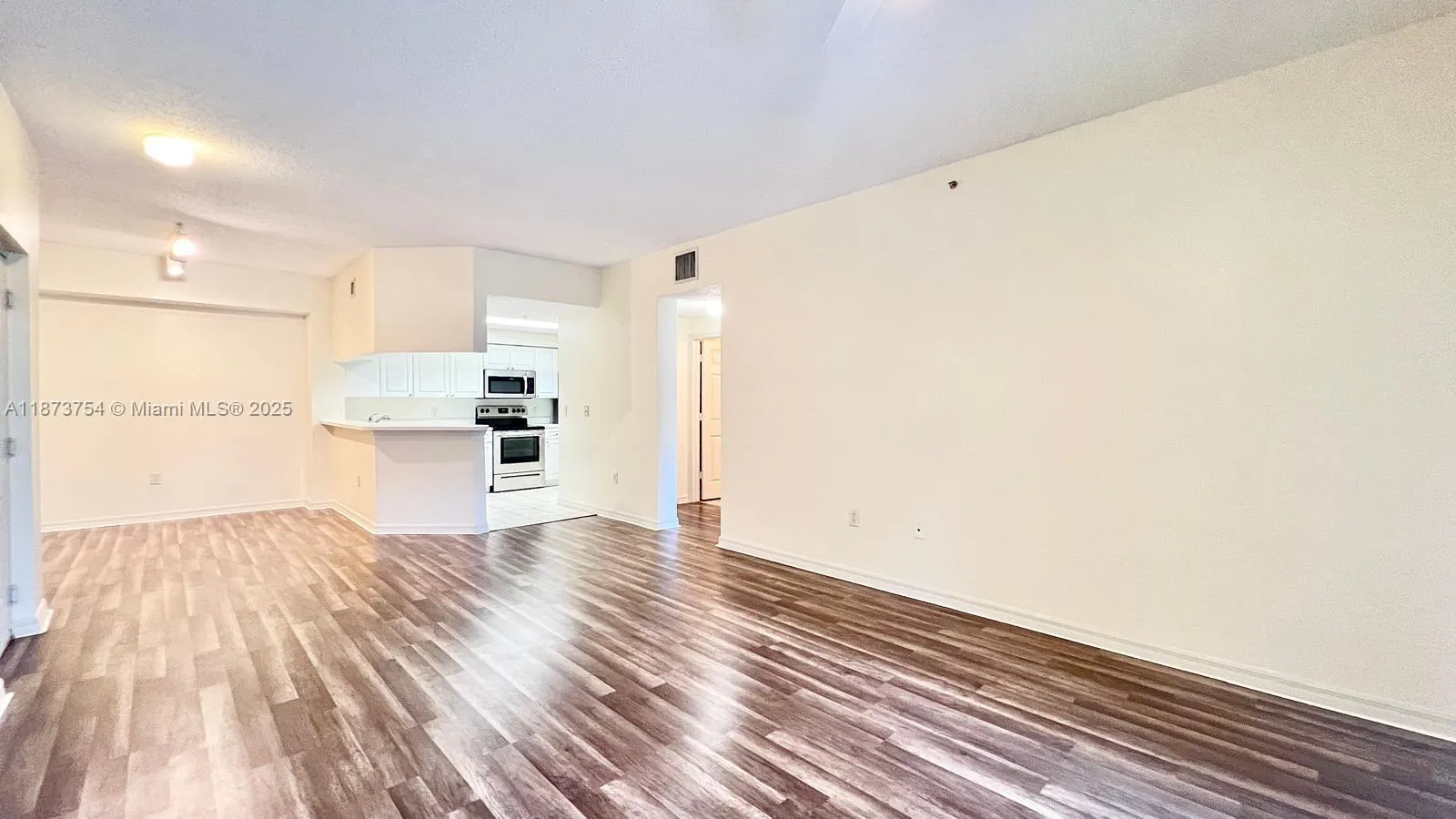3019 Alcazar Pl, #202
