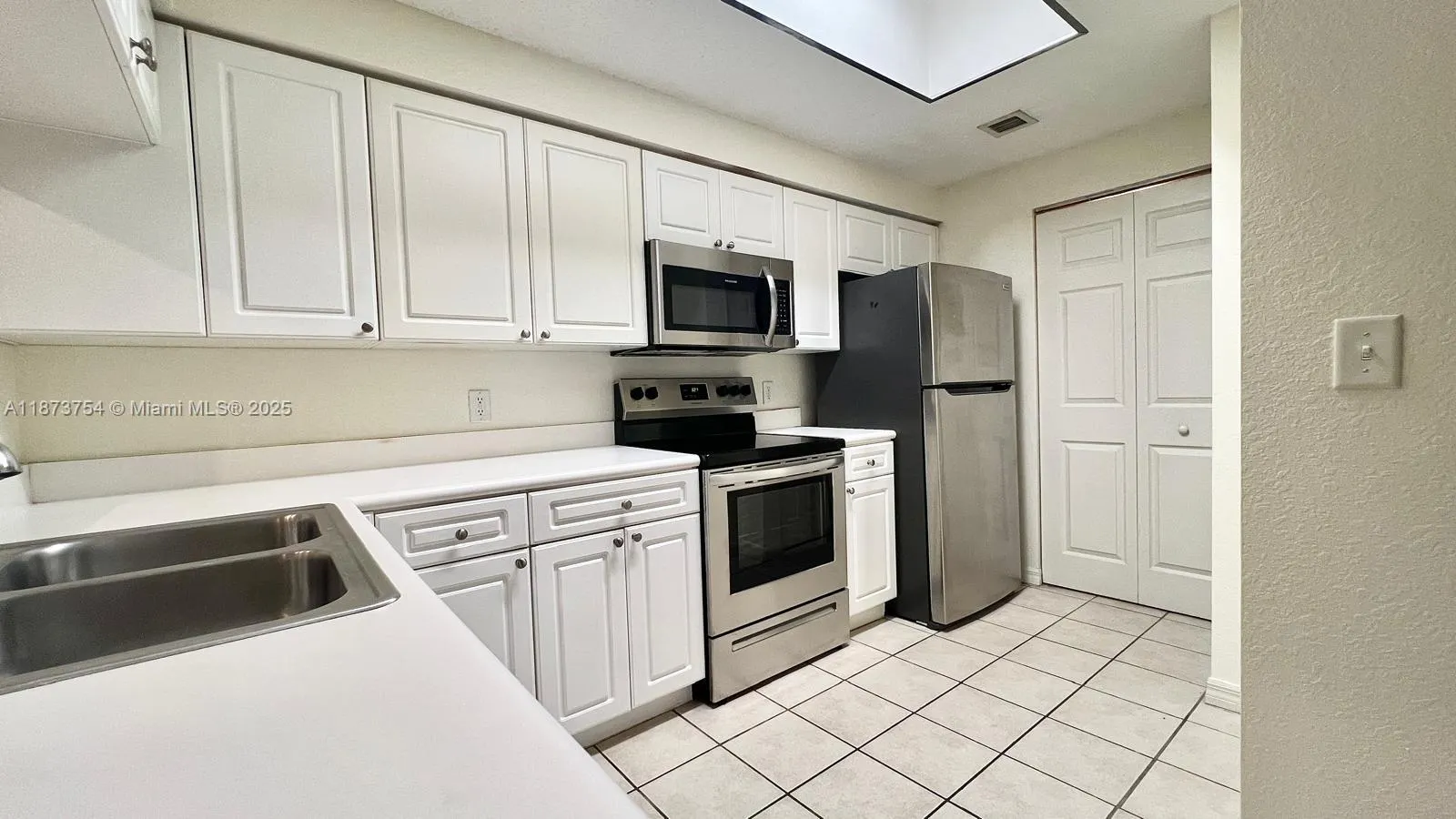 3019 Alcazar Pl, #202