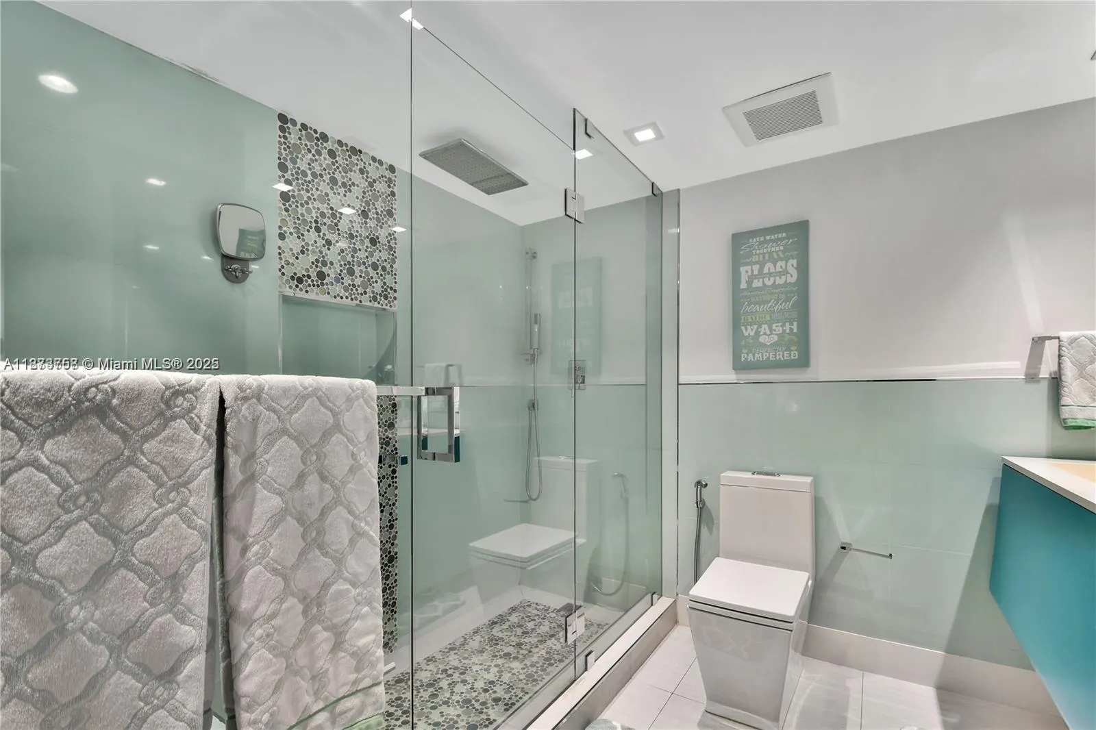 5750 Collins Ave, #14A