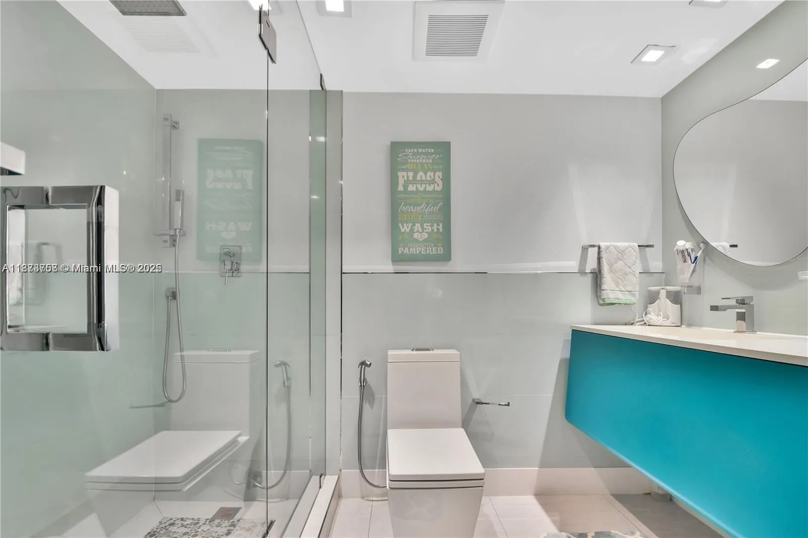 5750 Collins Ave, #14A