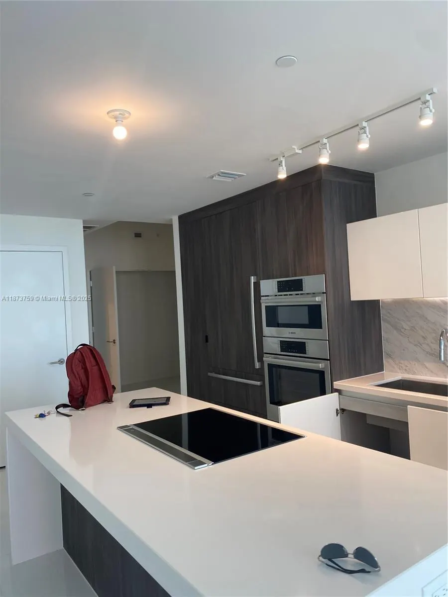 851 NE 1st Ave, #4906