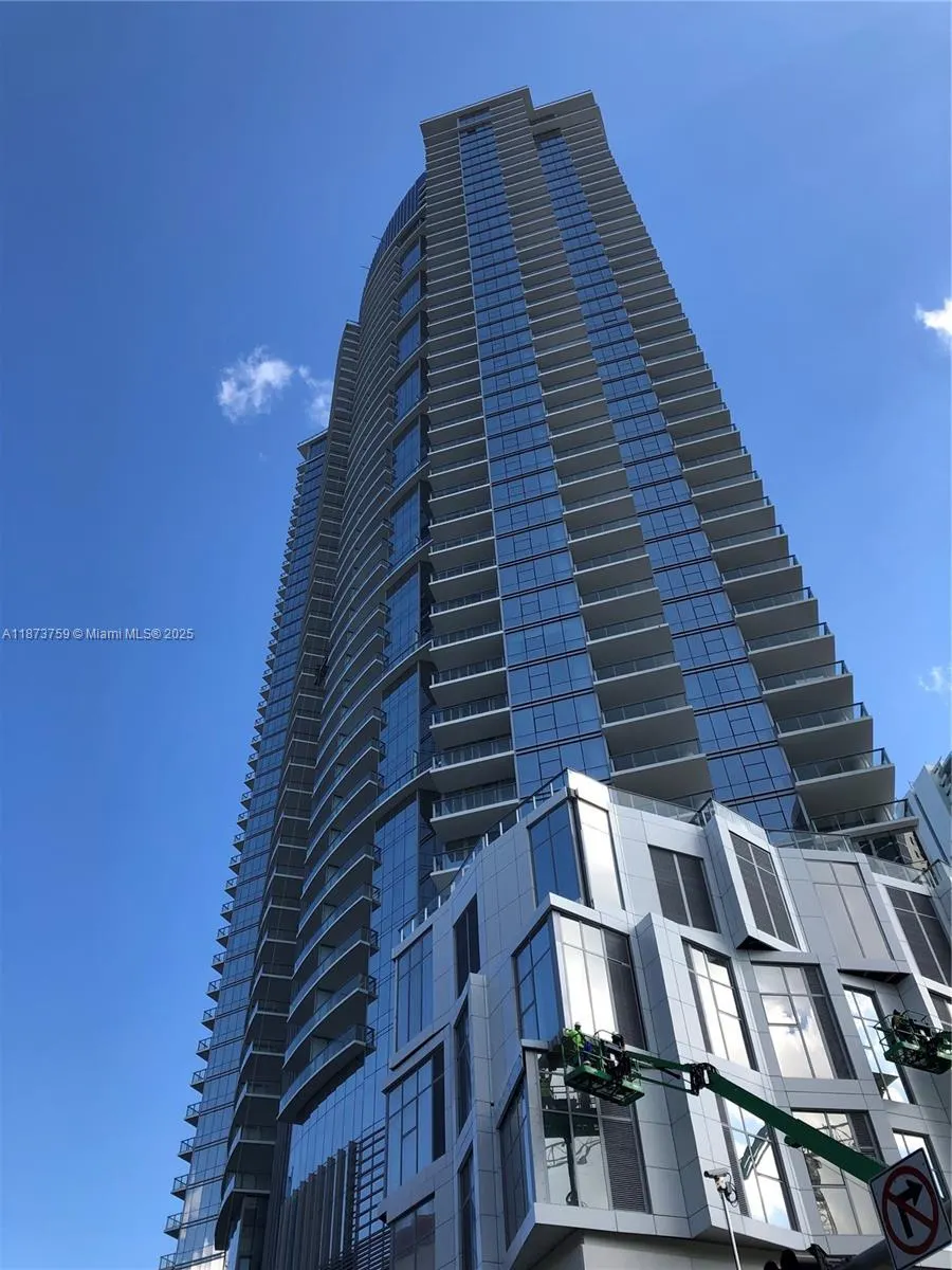 851 NE 1st Ave, #4906