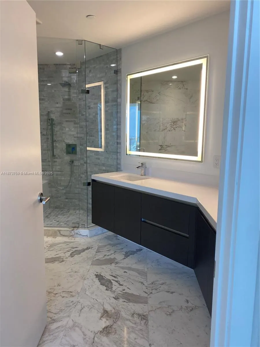 851 NE 1st Ave, #4906