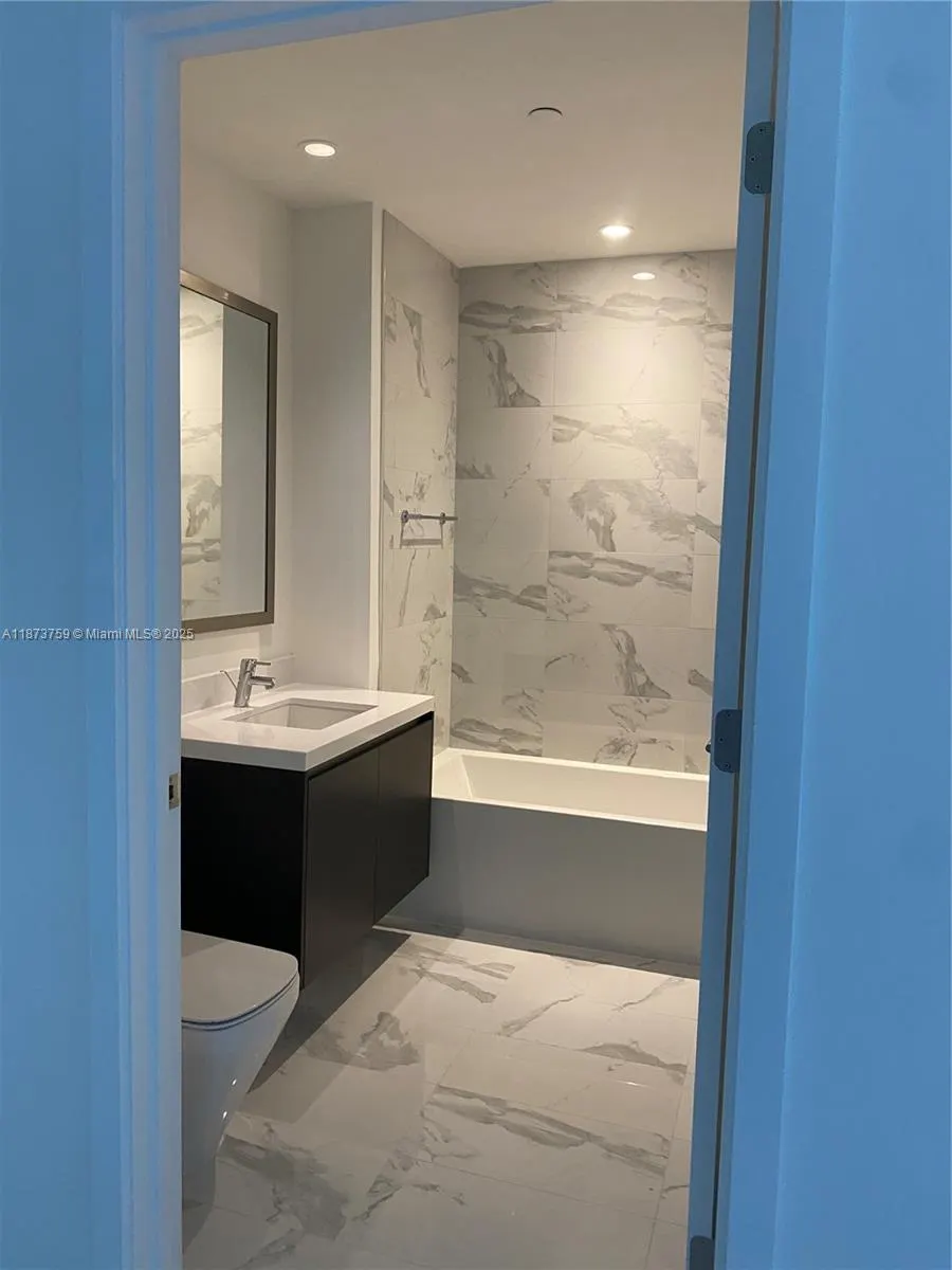 851 NE 1st Ave, #4906
