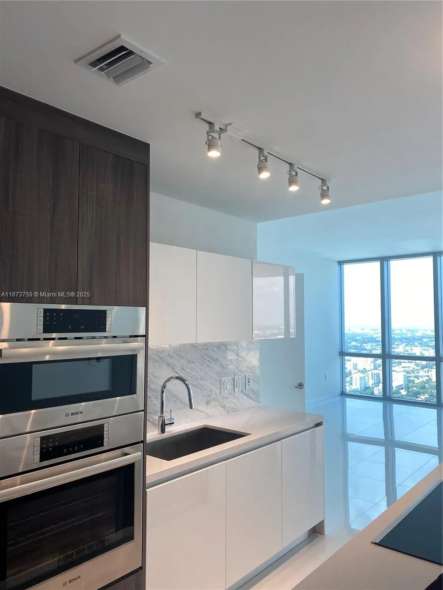 851 NE 1st Ave, #4906