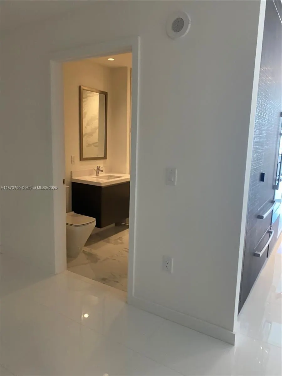 851 NE 1st Ave, #4906
