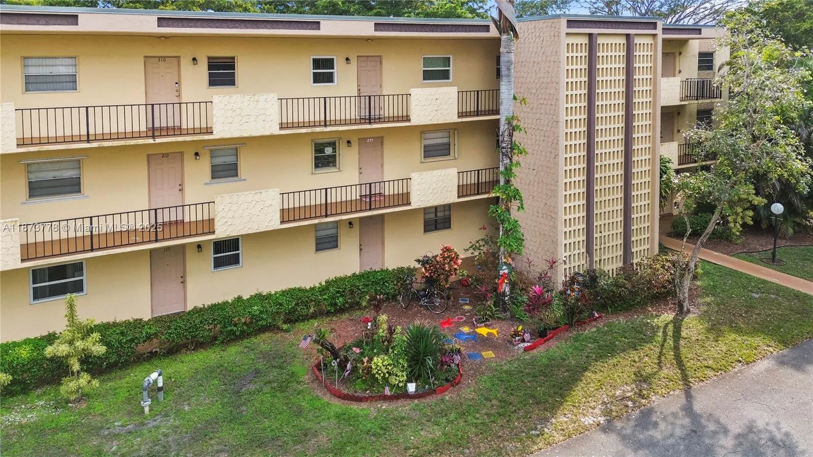 300 Berkley Rd, #107