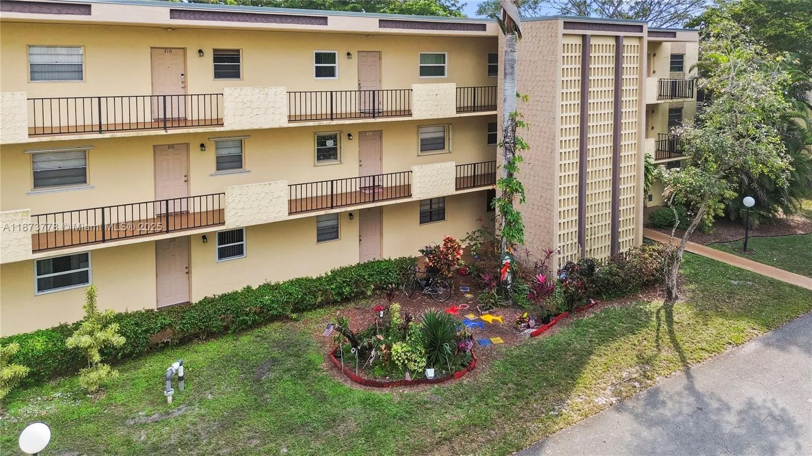 300 Berkley Rd, #107