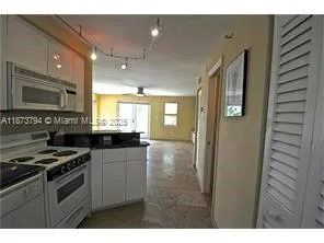 1005 8th St, #PH-2