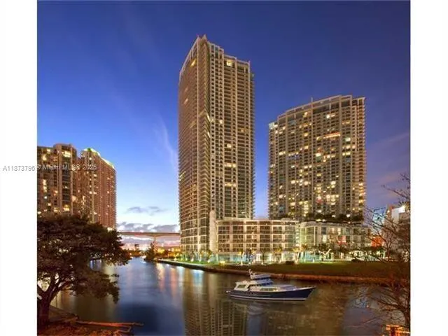 90 SW 3rd St, #1809
