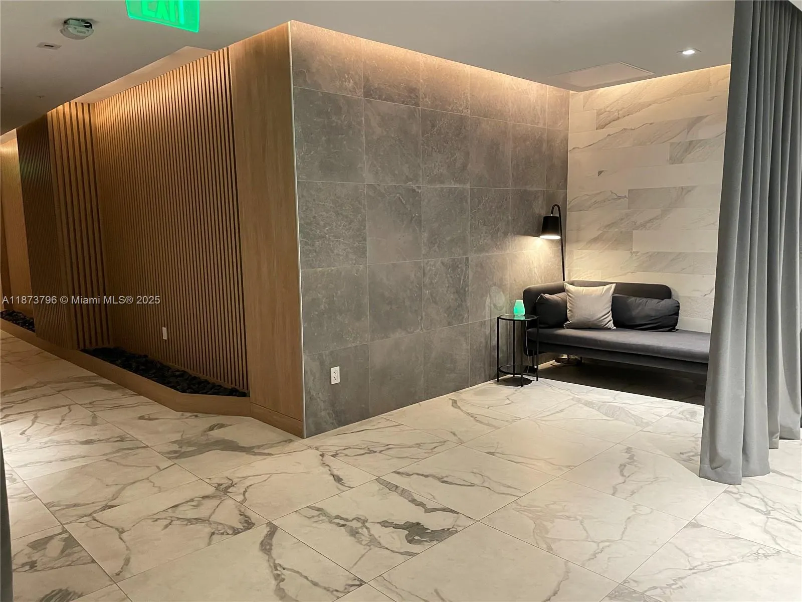 90 SW 3rd St, #1809