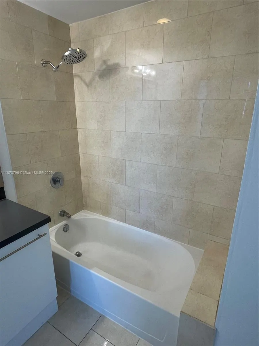 90 SW 3rd St, #1809