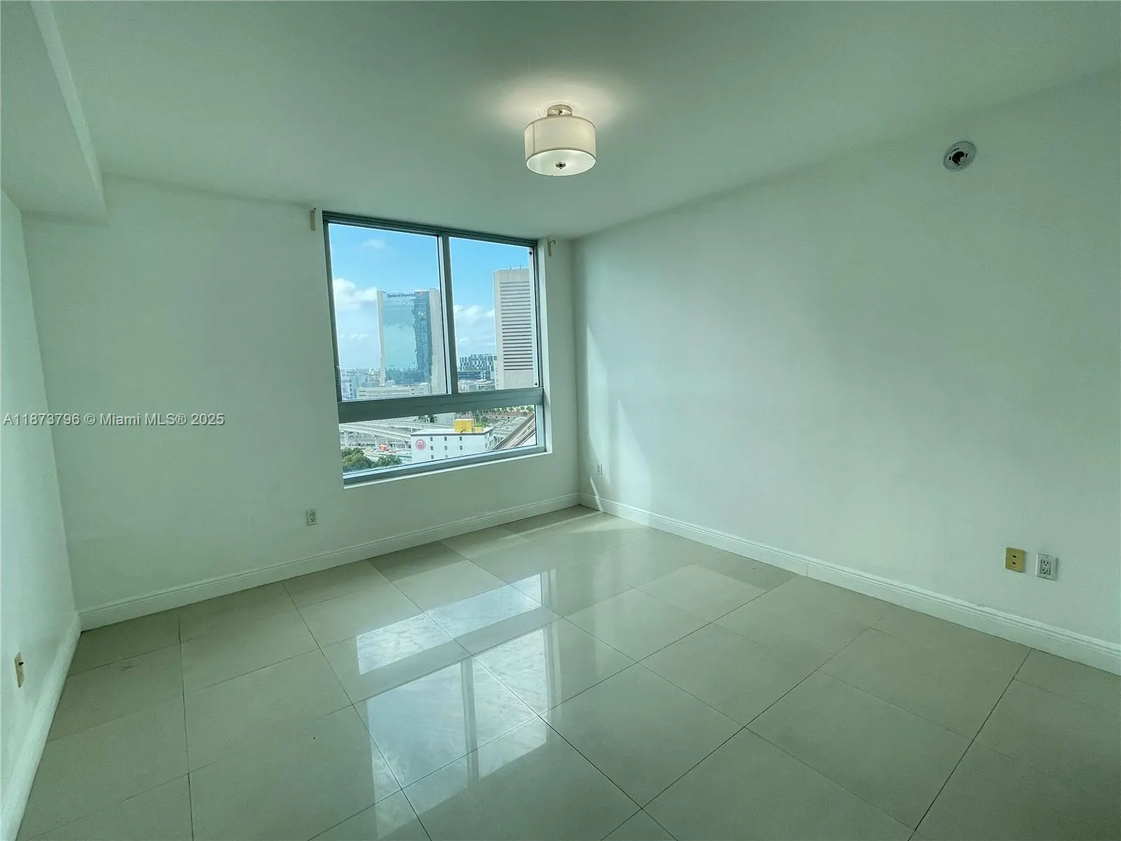 90 SW 3rd St, #1809