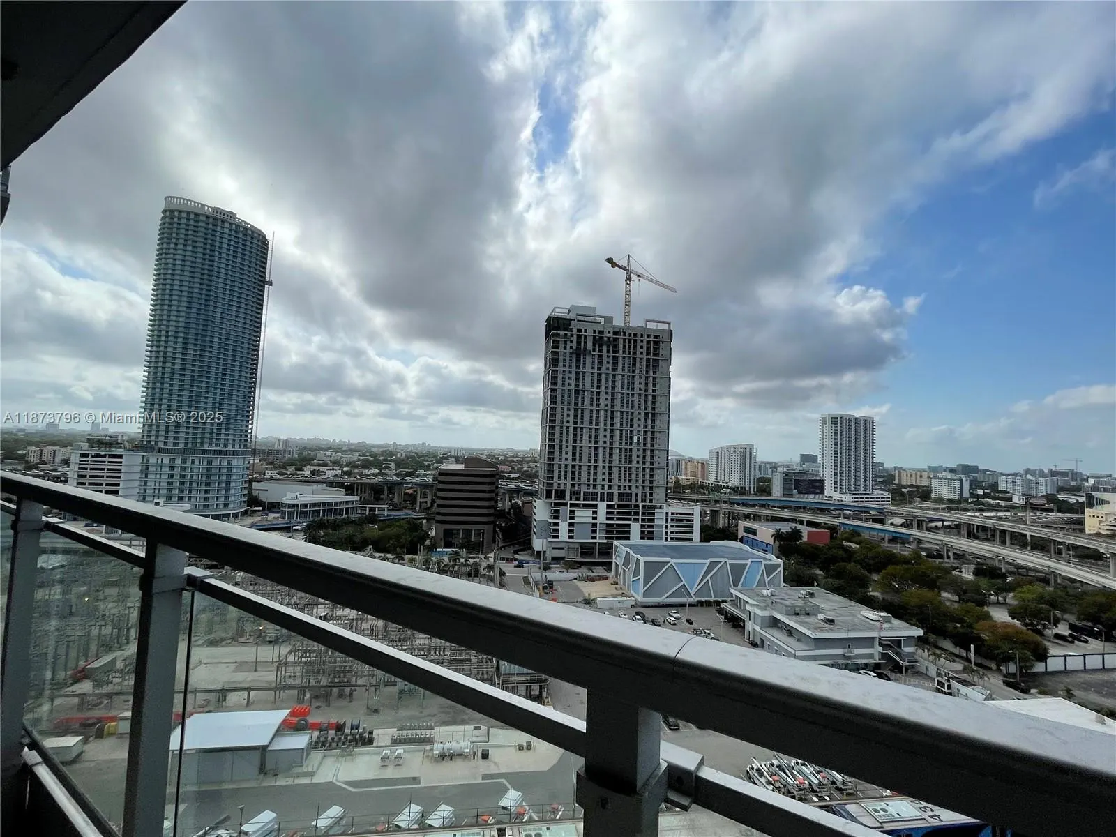 90 SW 3rd St, #1809