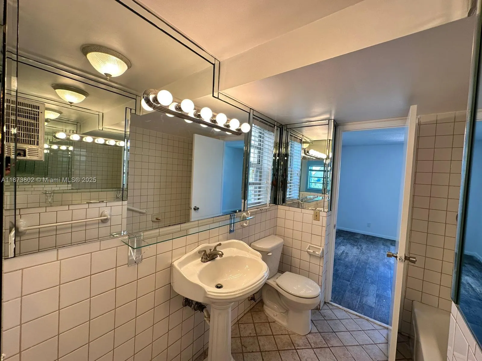 900 NE 18th Ave, #207