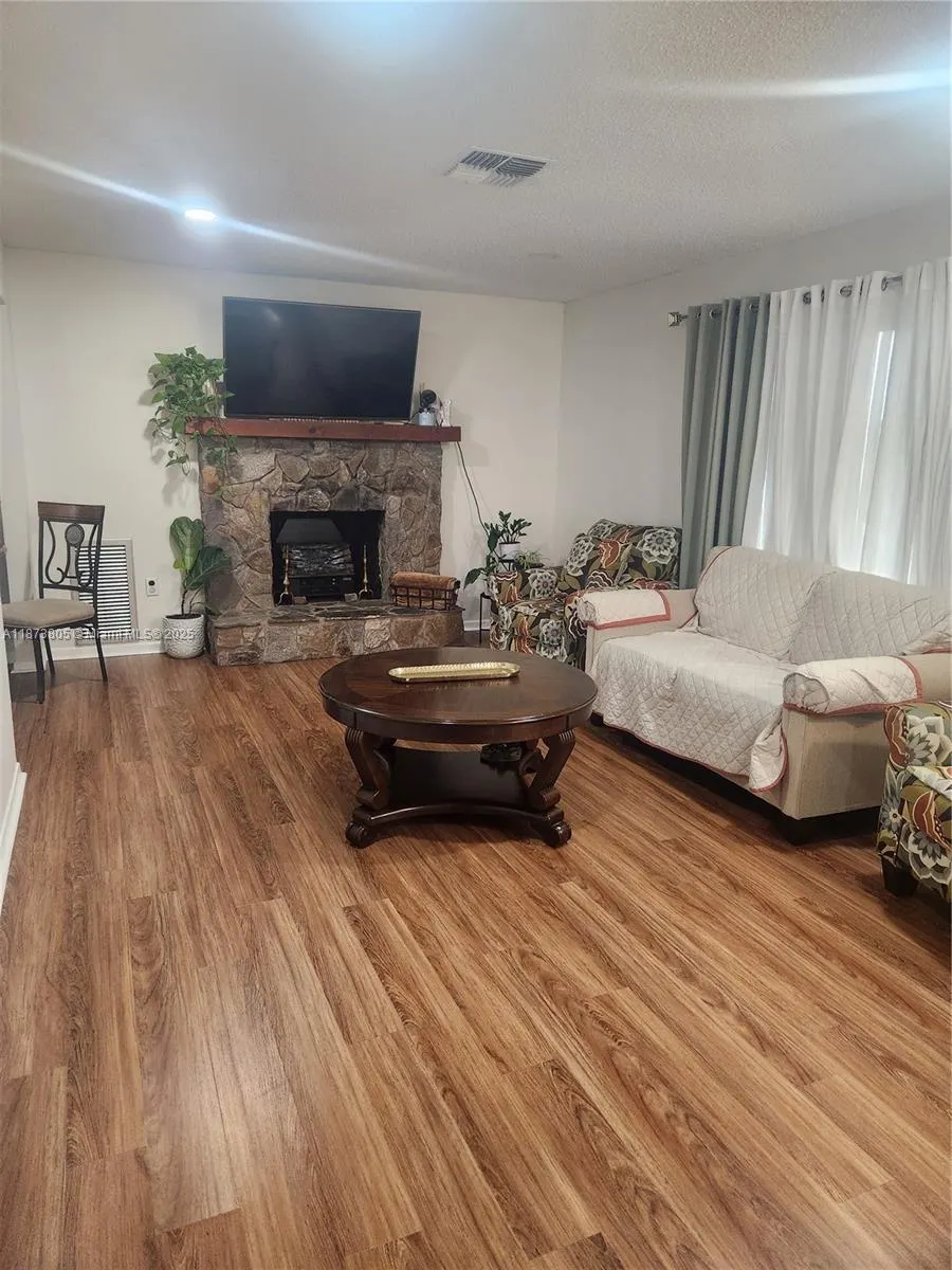 3012 Parkwood Rd.
