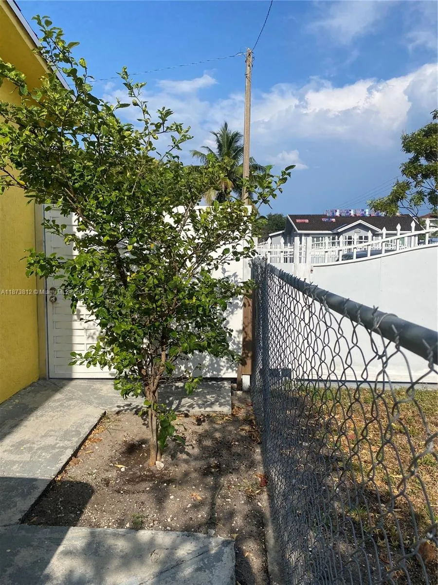 10440 NW 28th Ct
