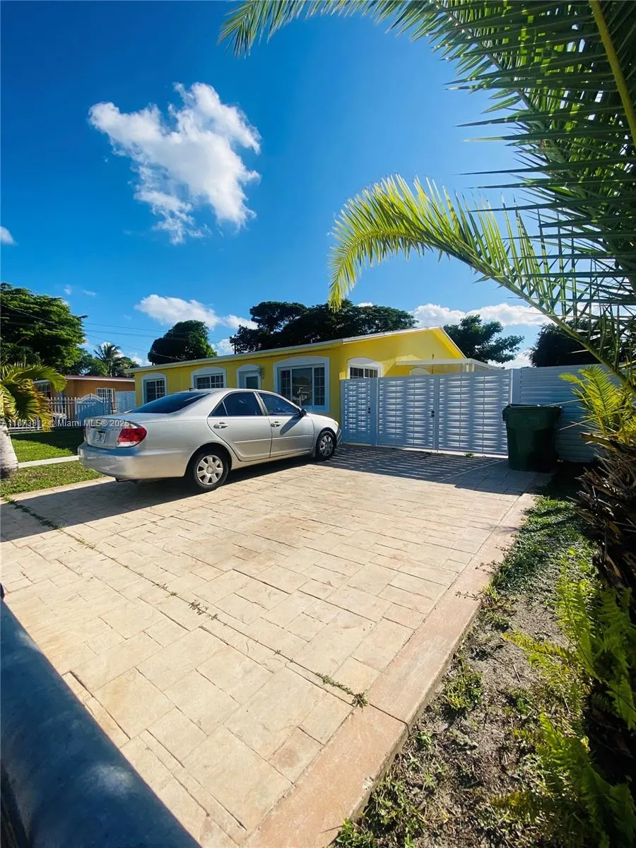 10440 NW 28th Ct