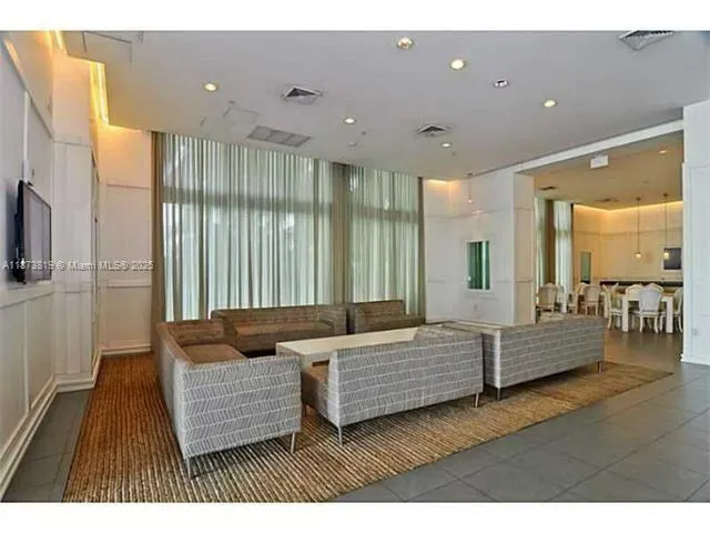 90 SW 3rd St, #1809