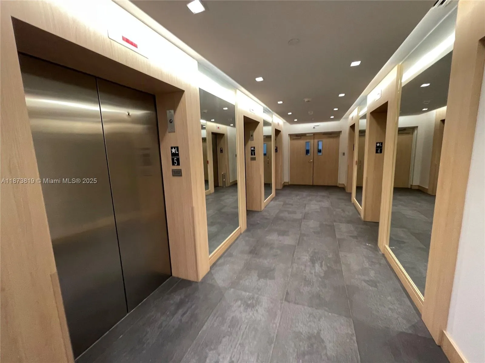 90 SW 3rd St, #1809