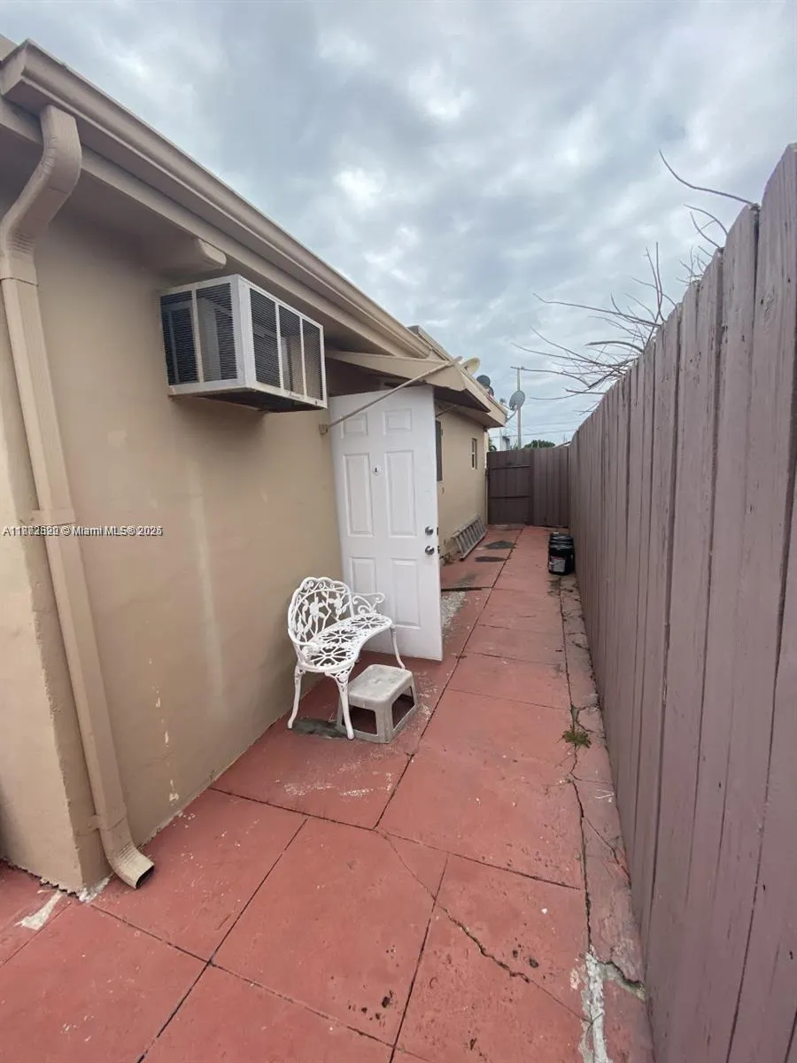 2761 SW 31st Ct, #1