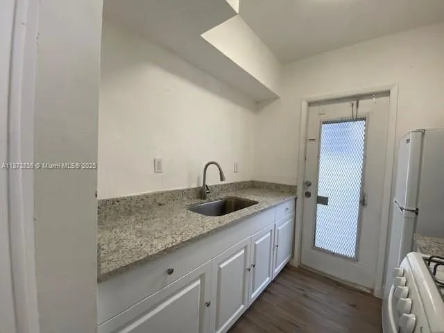 8132 Harding Ave, #7