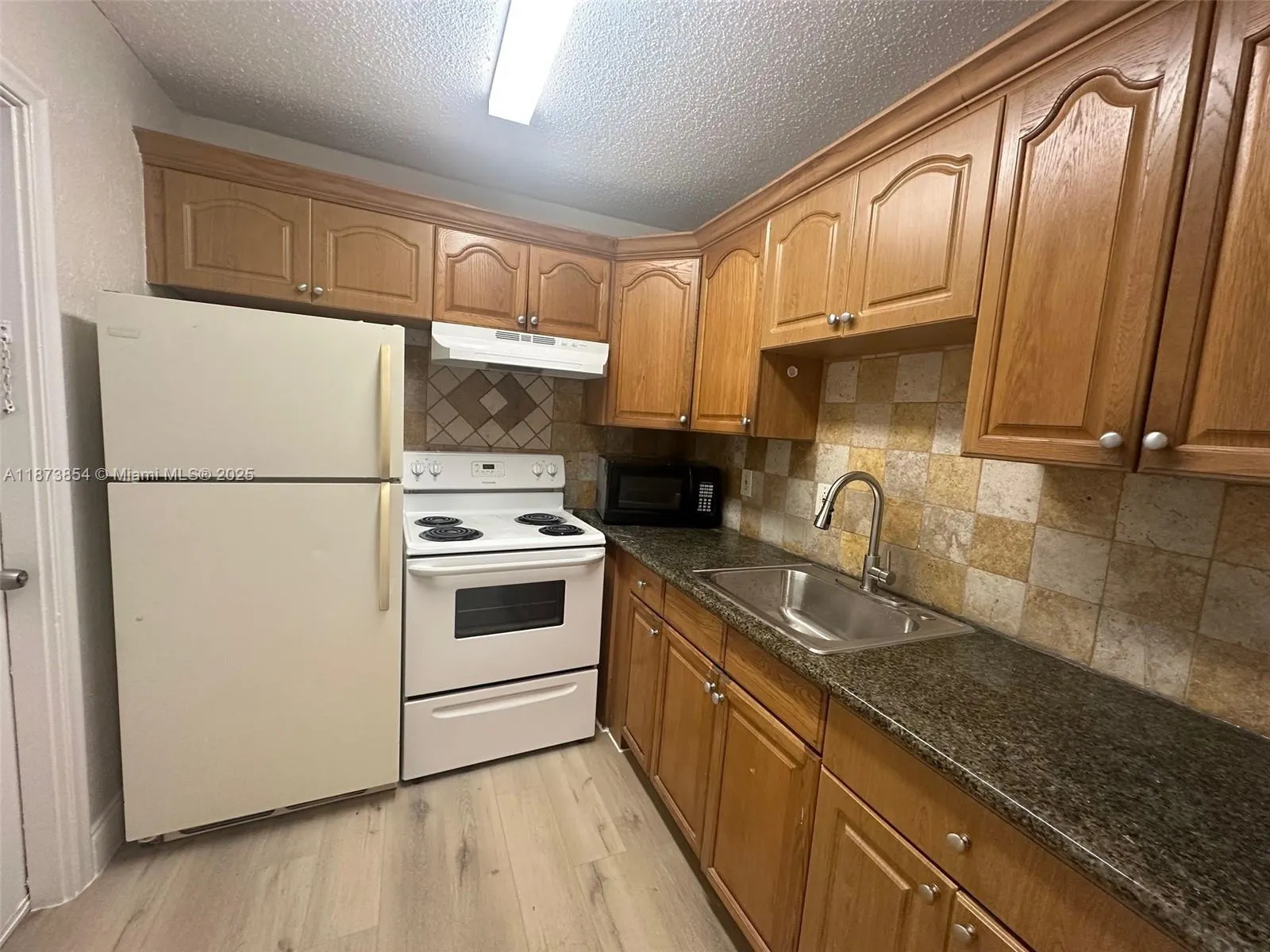 2775 Taft St, #302
