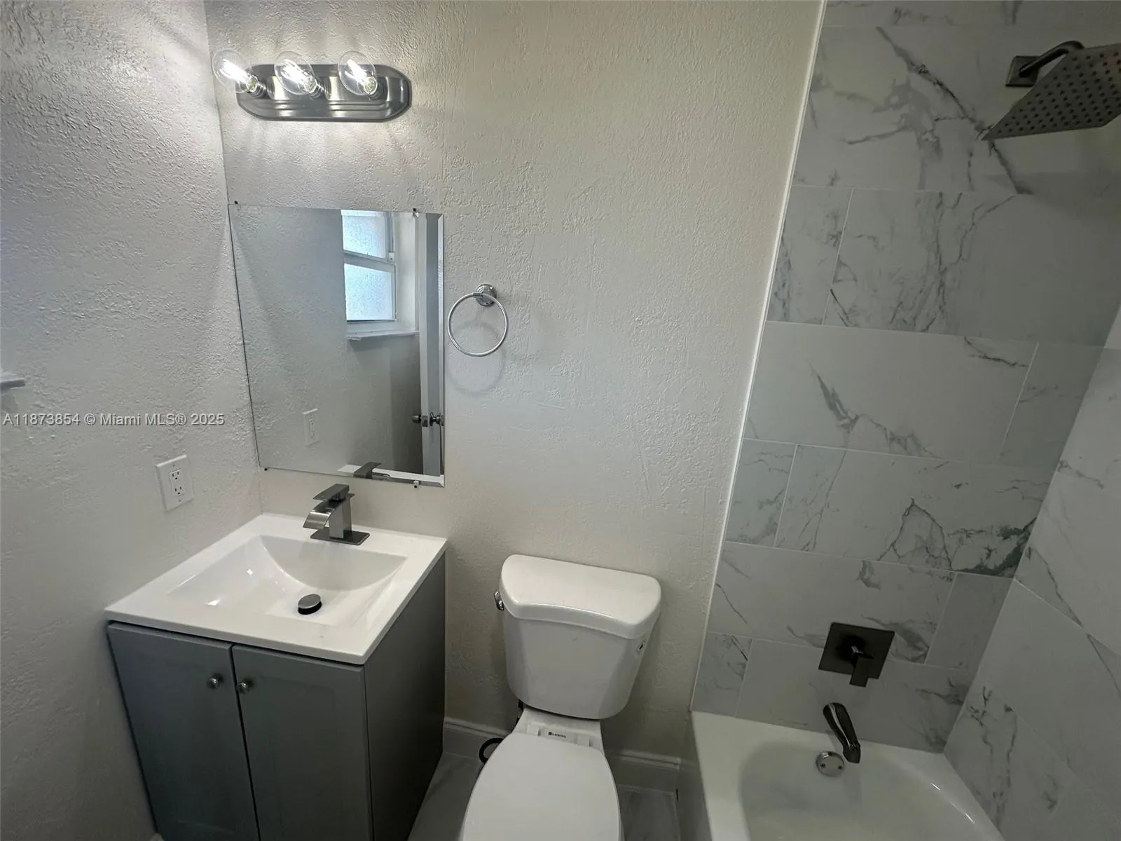 2775 Taft St, #302
