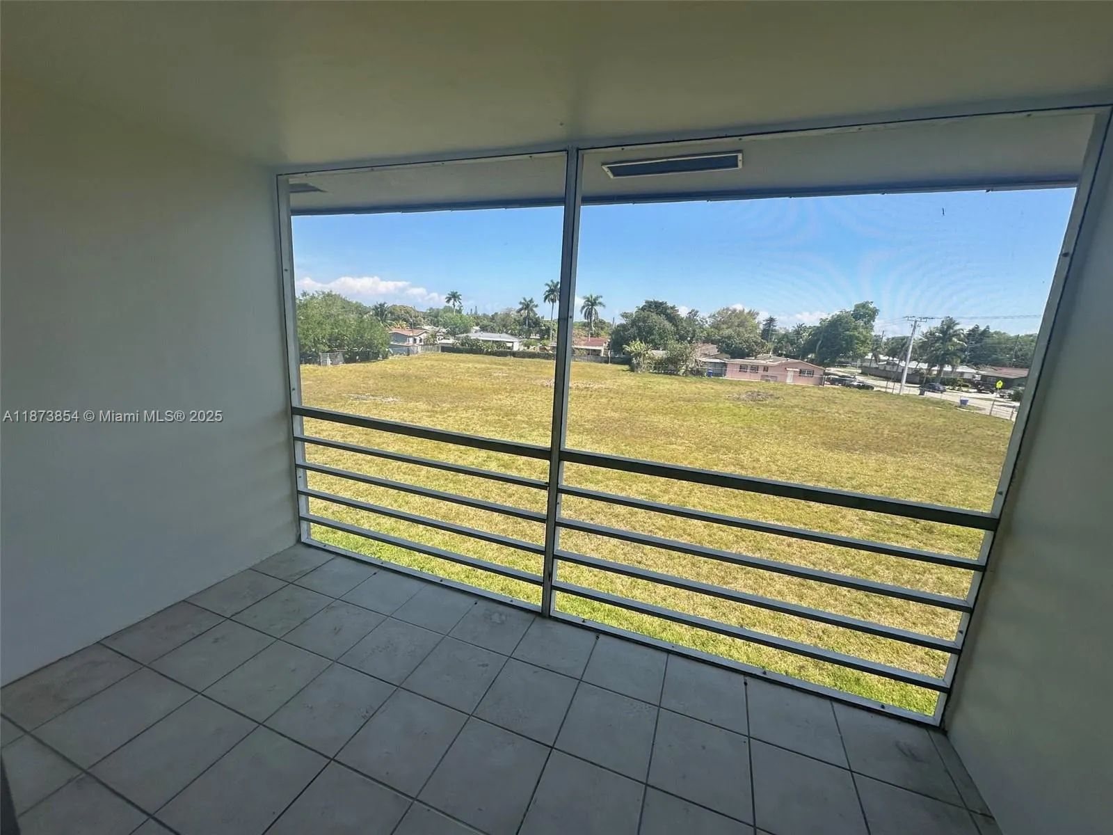 2775 Taft St, #302