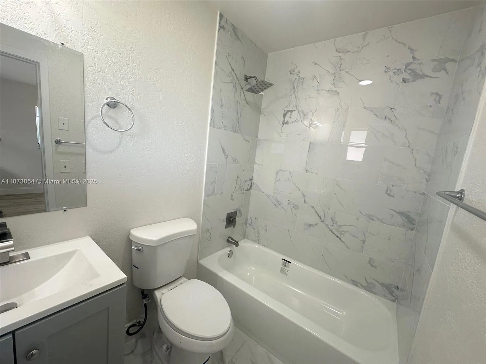 2775 Taft St, #302