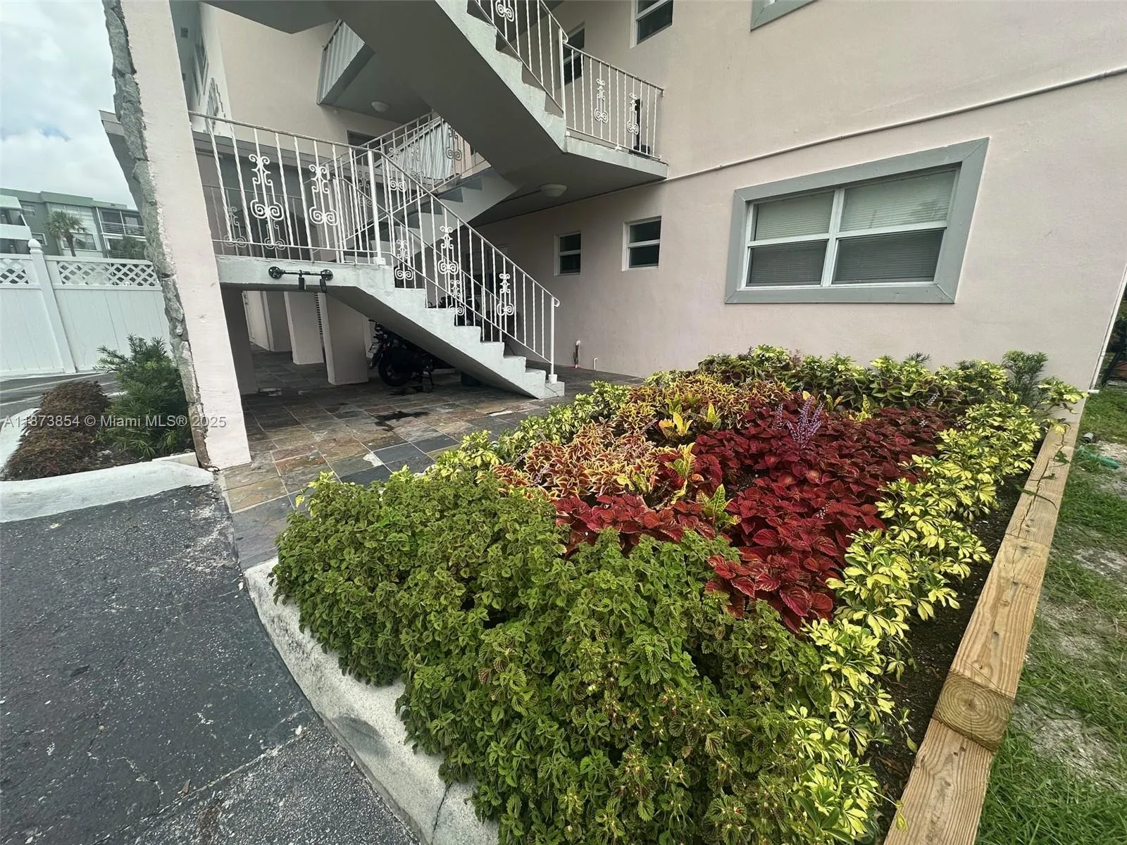 2775 Taft St, #302