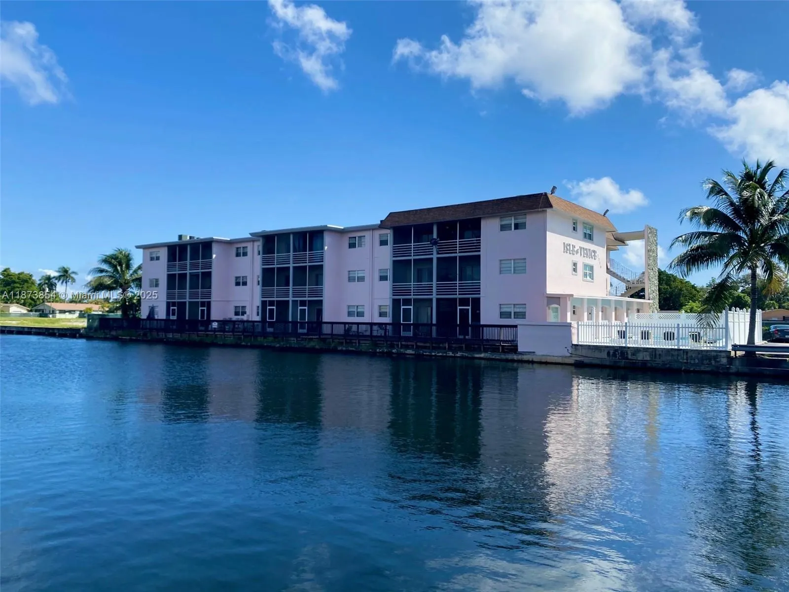 2775 Taft St, #302