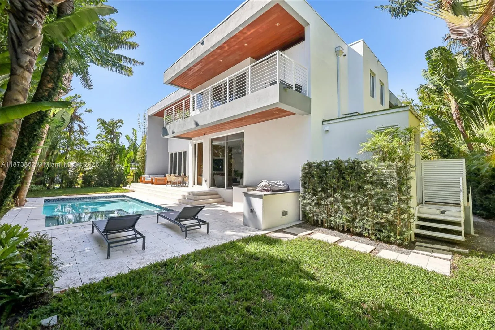 425 Harbor Dr