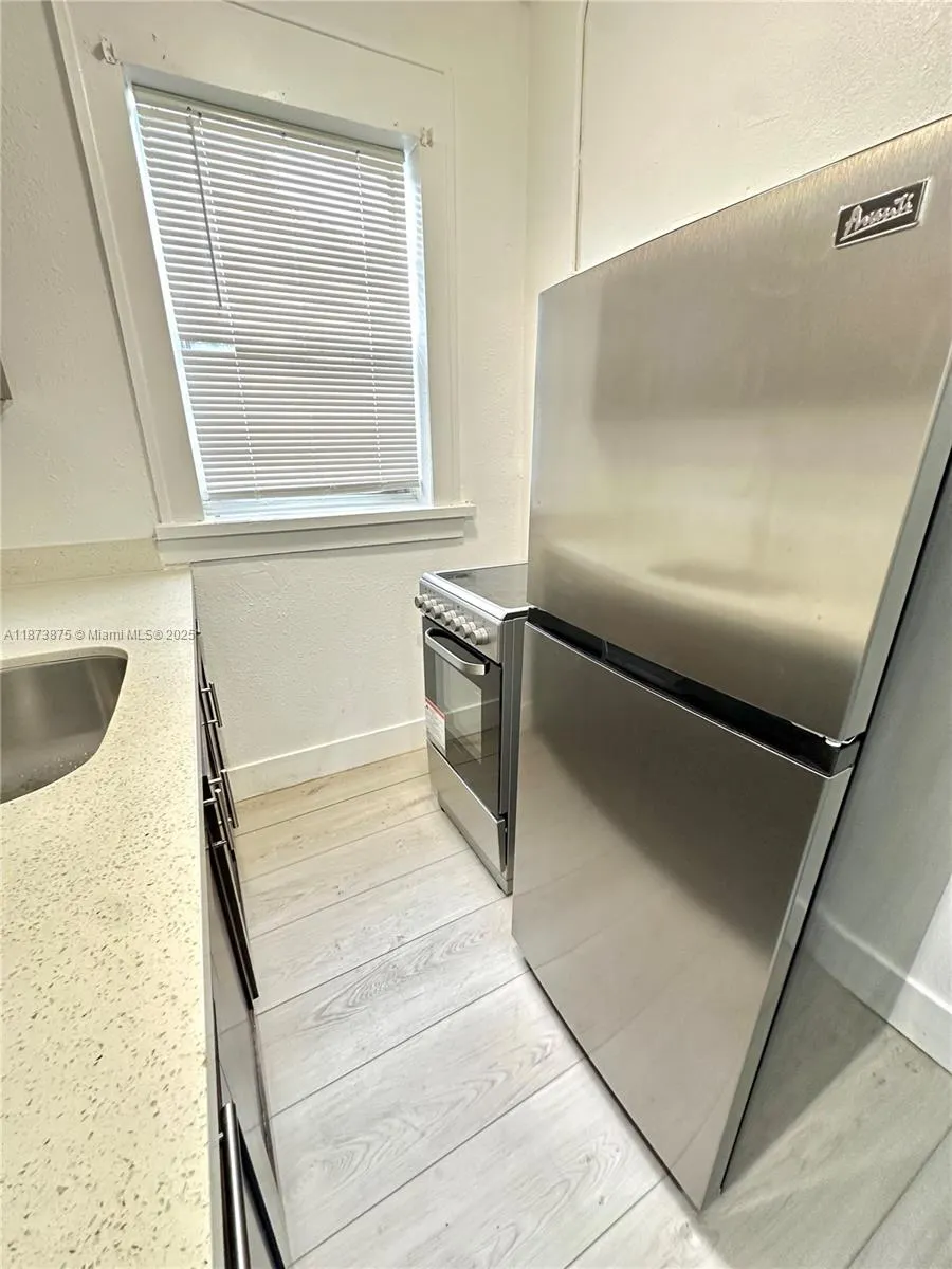 967 SW 5th St, #11