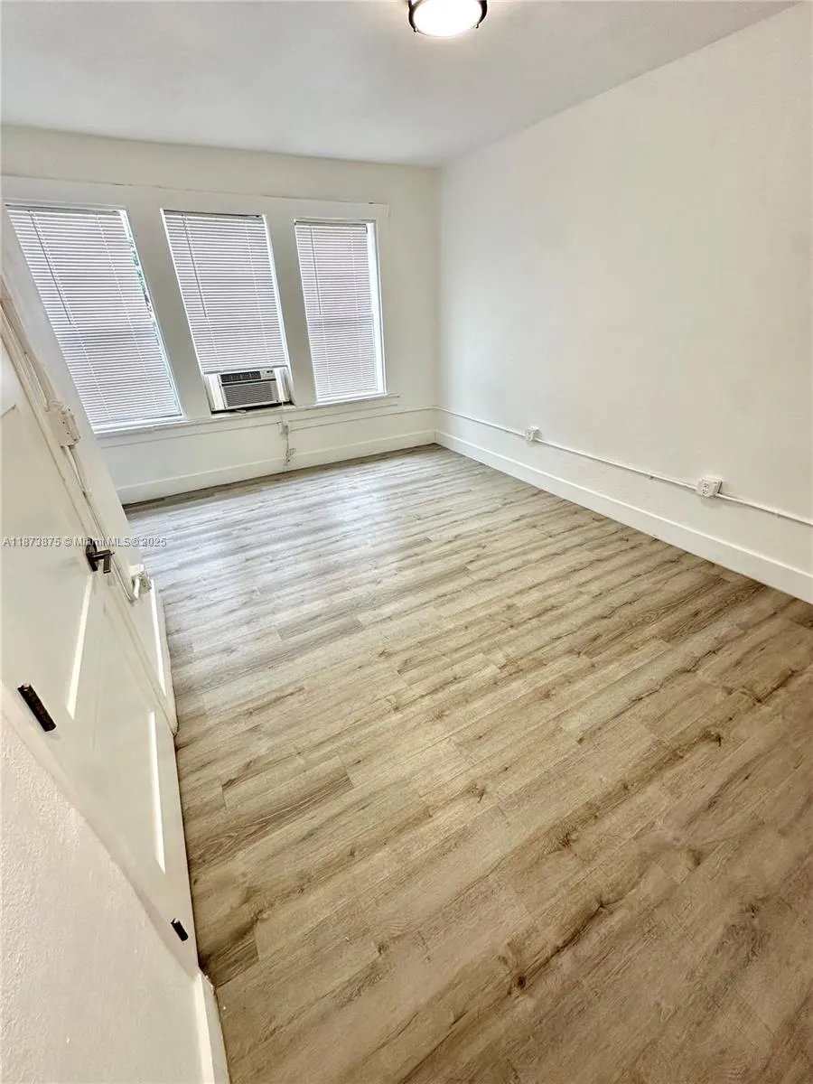 967 SW 5th St, #11