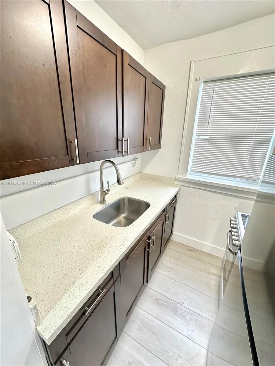 967 SW 5th St, #11