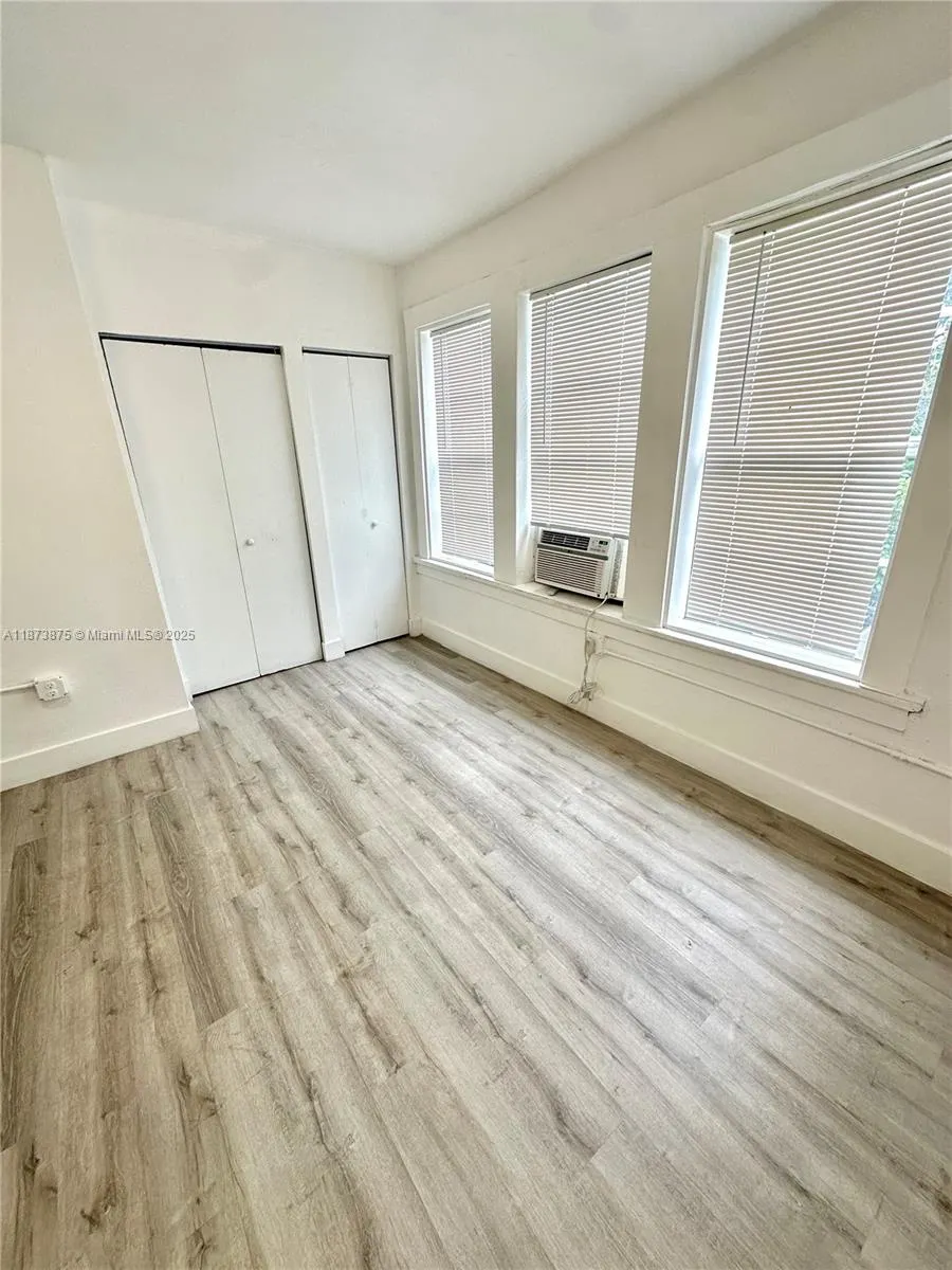 967 SW 5th St, #11