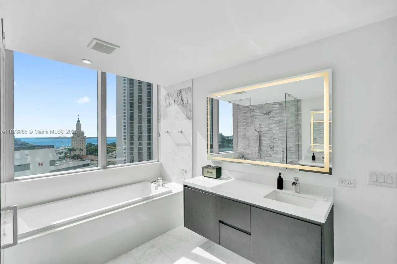 851 NE 1st Ave, #1411